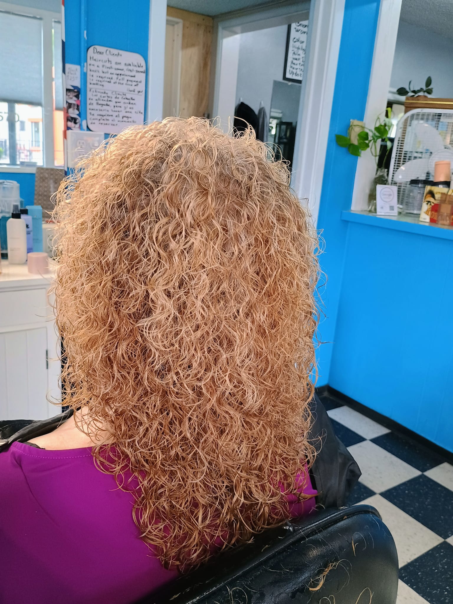 Women's curl styling